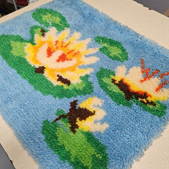 Hand Made Vintage Latch Hook Rug Wall Hanging Set Lotus Flower Cottage Farmhouse - Picture 2 of 8